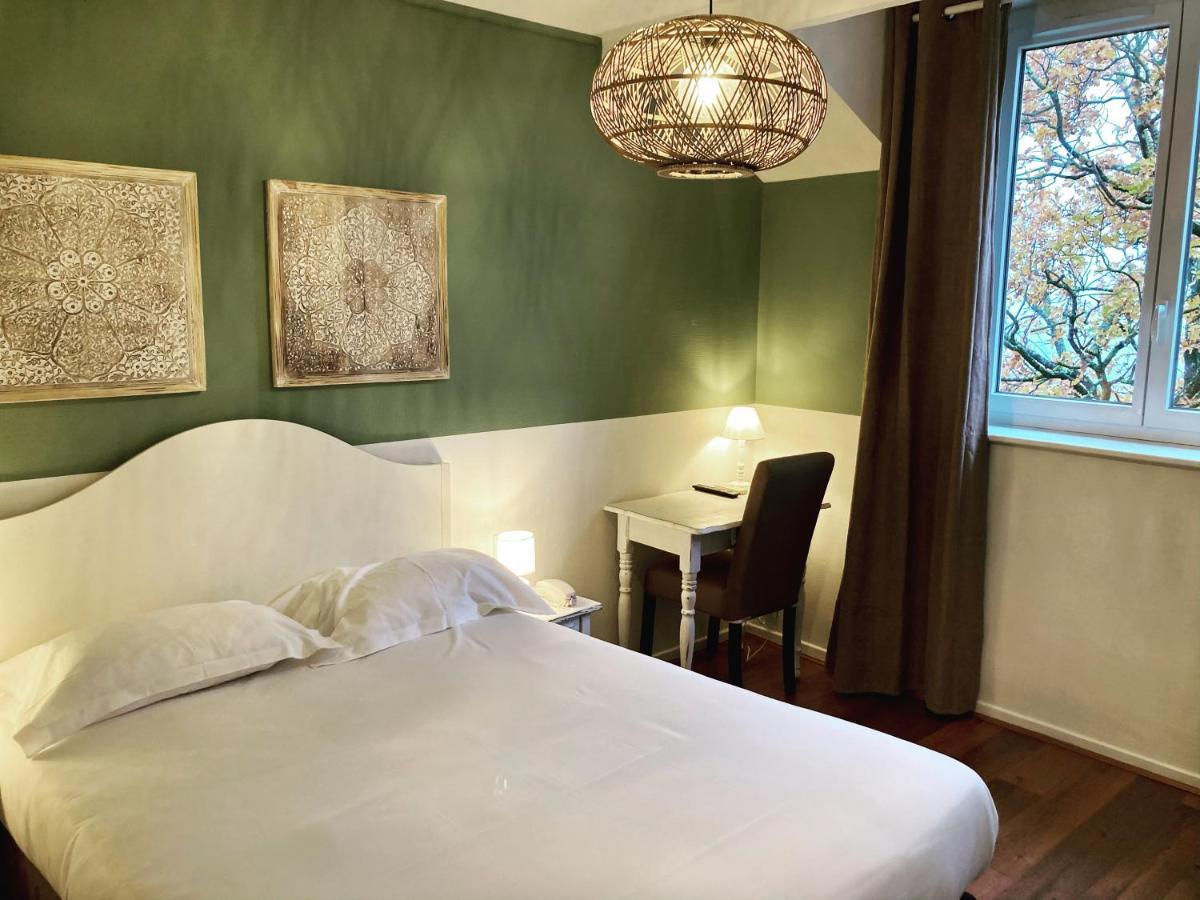 Logis Hotel Le Blason De Provence มงโตซ์ ภายนอก รูปภาพ